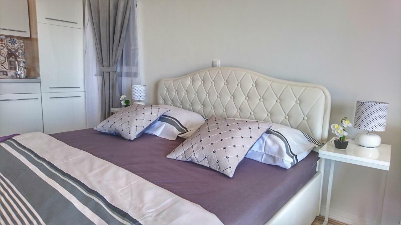 Studio Apartment "Brigita",Parking With Gate Rijeka Exterior photo