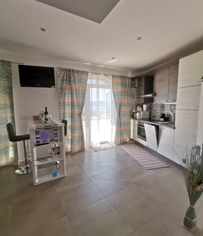 Studio Apartment "Brigita",Parking With Gate Rijeka Exterior photo
