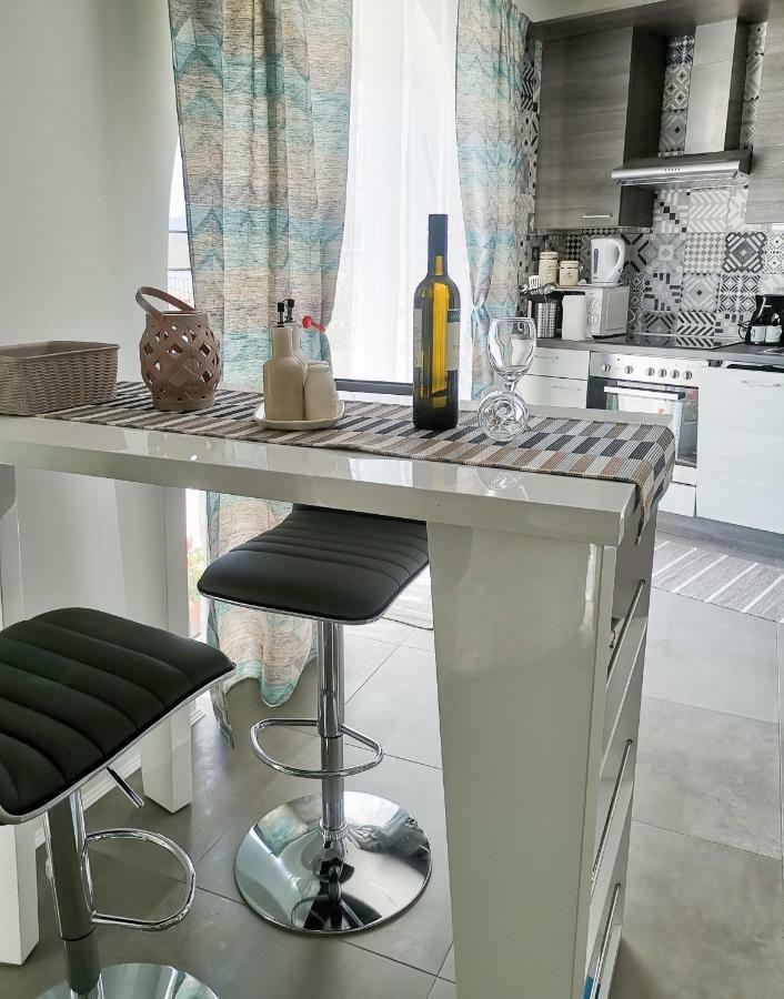 Studio Apartment "Brigita",Parking With Gate Rijeka Exterior photo