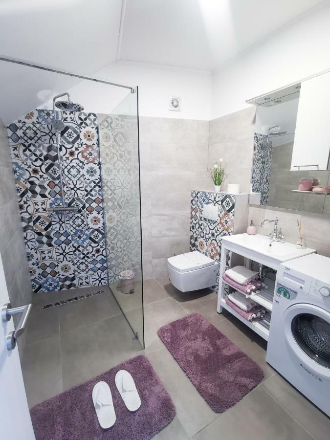 Studio Apartment "Brigita",Parking With Gate Rijeka Exterior photo