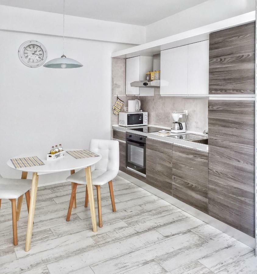 Studio Apartment "Brigita",Parking With Gate Rijeka Exterior photo